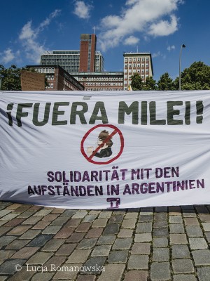 Protestbanner: Kein Deal mit Milei!