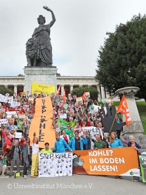 Demonstration vor der Bavaria in München